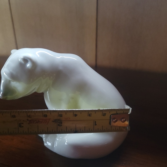 Lladro Resting Polar Bear-(retired) - Picture 5 of 6